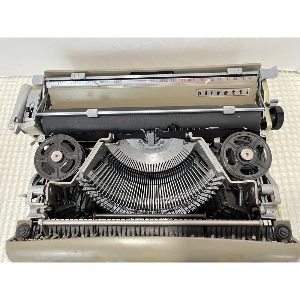 Vintage Olivetti Lettera 22 Portable Manual Typewriter with Case Made in Italy